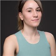 Puedo dar mates hasta bachillerato, en inglés puedo ayudar en la gramática y el vocabulario.